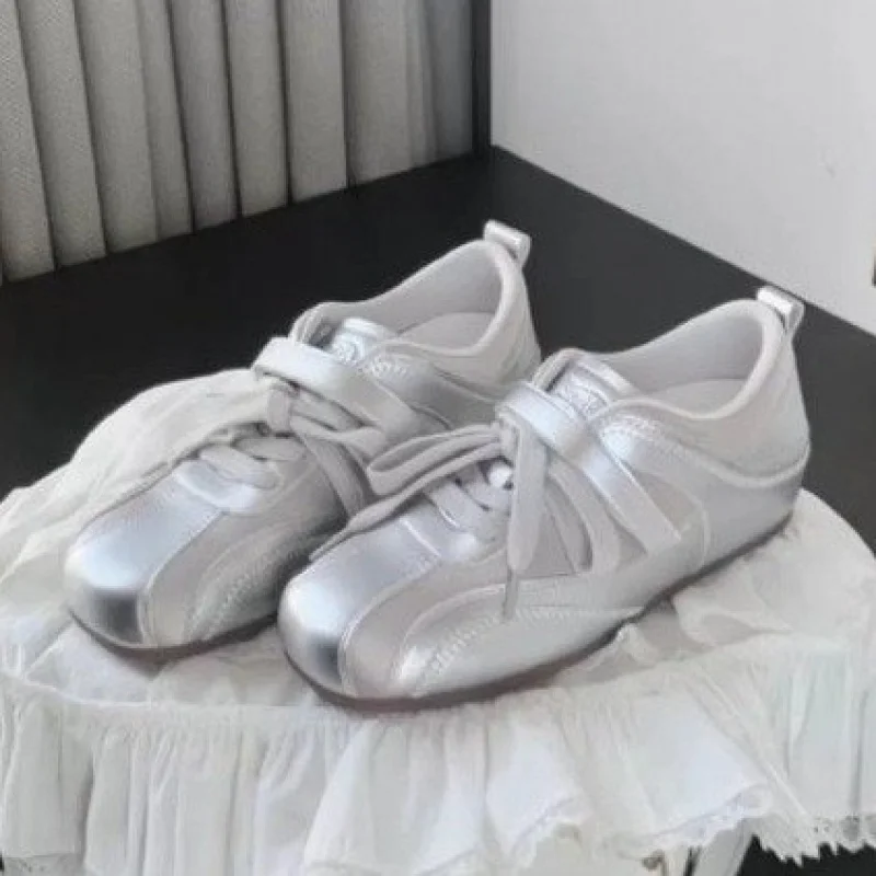 Soft Leather~Ballet-style women's training shoes2026Spring new versatile white sneakers, sporty Mary Jane casual shoes
Soft Leather~Ballet-style women's training shoes2026Spring new versatile white sneakers, sporty Mary Jane casual shoes