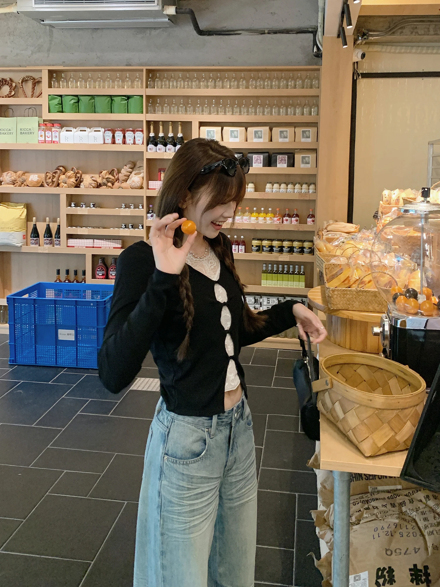 Faionable Korean Sle Women's Knitted Long Sve Lace Top Layered Look Ruffle Hem Soft V-Ne Spring Season Clothing
Faionable Korean Sle Women's Knitted Long Sve Lace Top Layered Look Ruffle Hem Soft V-Ne Spring Season Clothing