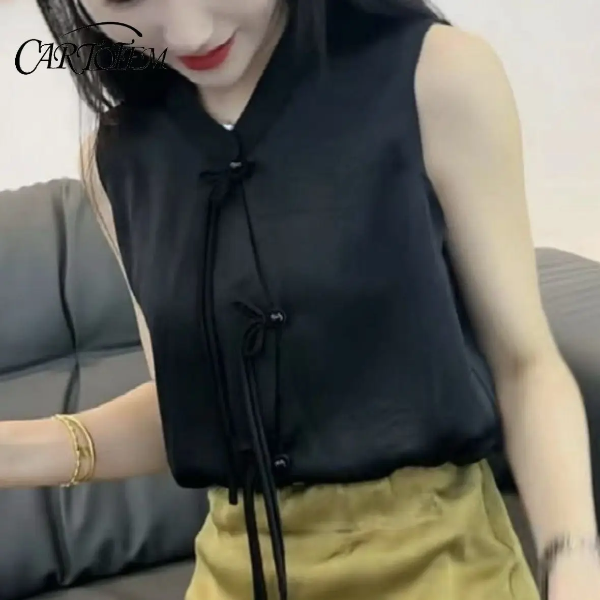 New Chinese Retro Chinese Style Button Sleeveless Loose Multi-purpose Summer Thin Vest Commuting Top
New Chinese Retro Chinese Style Button Sleeveless Loose Multi-purpose Summer Thin Vest Commuting Top