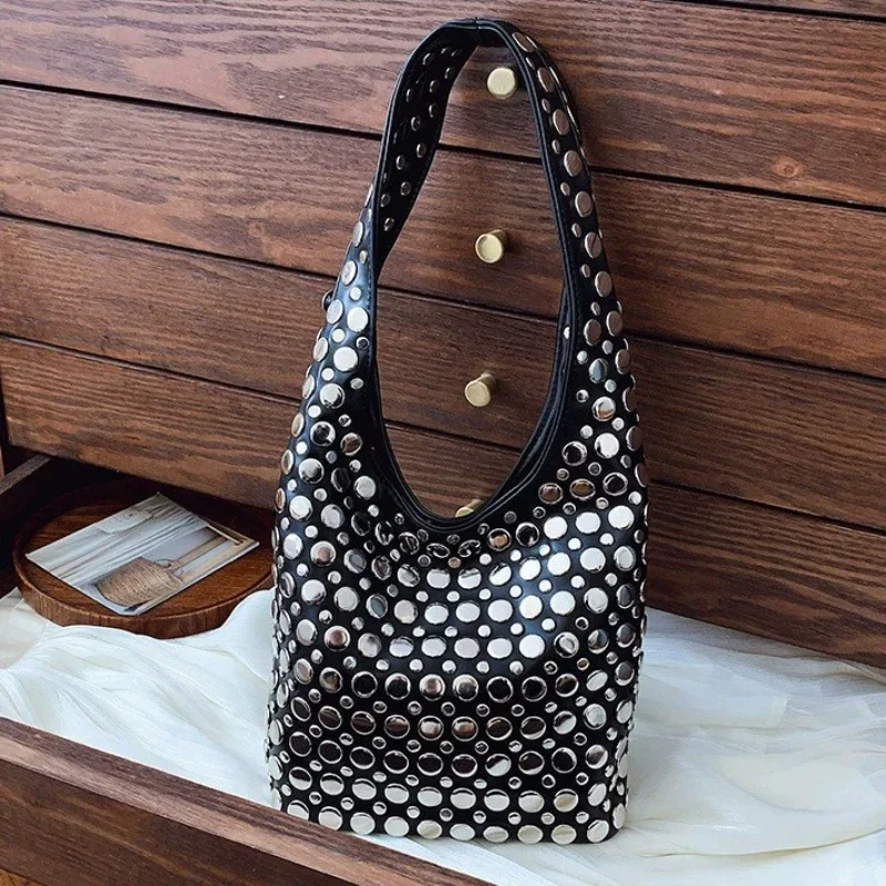 Studded Shoulder Bag Women 2025 Trend Fashion Chic Designer Luxury Handbag New In High Quality Exquisite Novelty Female Bags
Studded Shoulder Bag Women 2025 Trend Fashion Chic Designer Luxury Handbag New In High Quality Exquisite Novelty Female Bags