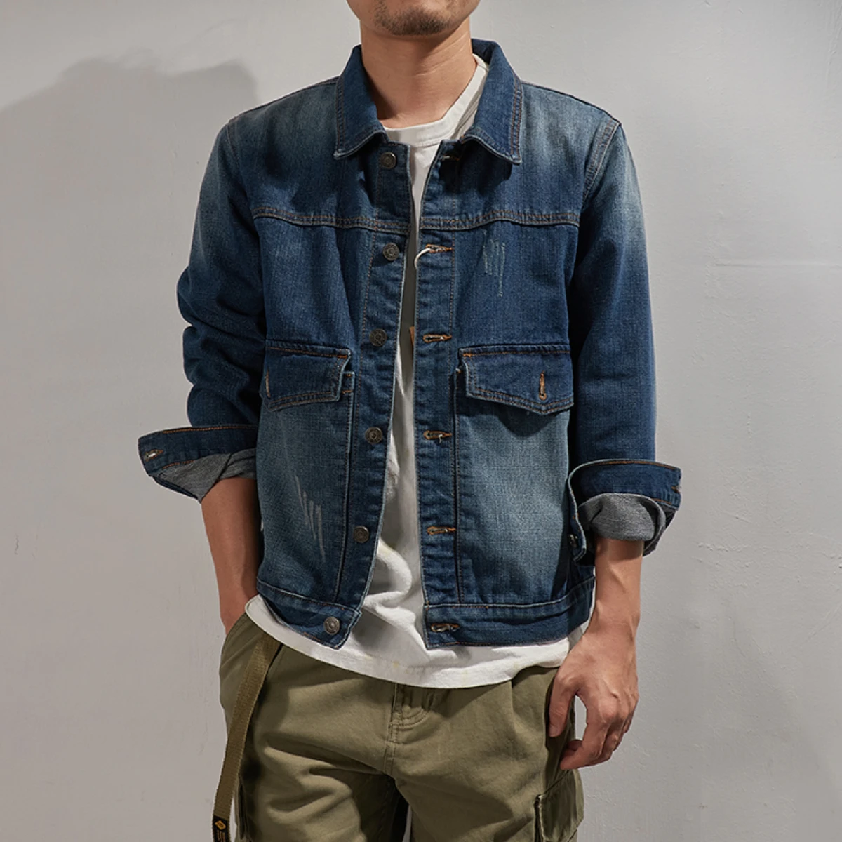 New autumn denim jacket men's loose tooling jacket sand washing old nostalgic blue lapel denim jacket
New autumn denim jacket men's loose tooling jacket sand washing old nostalgic blue lapel denim jacket