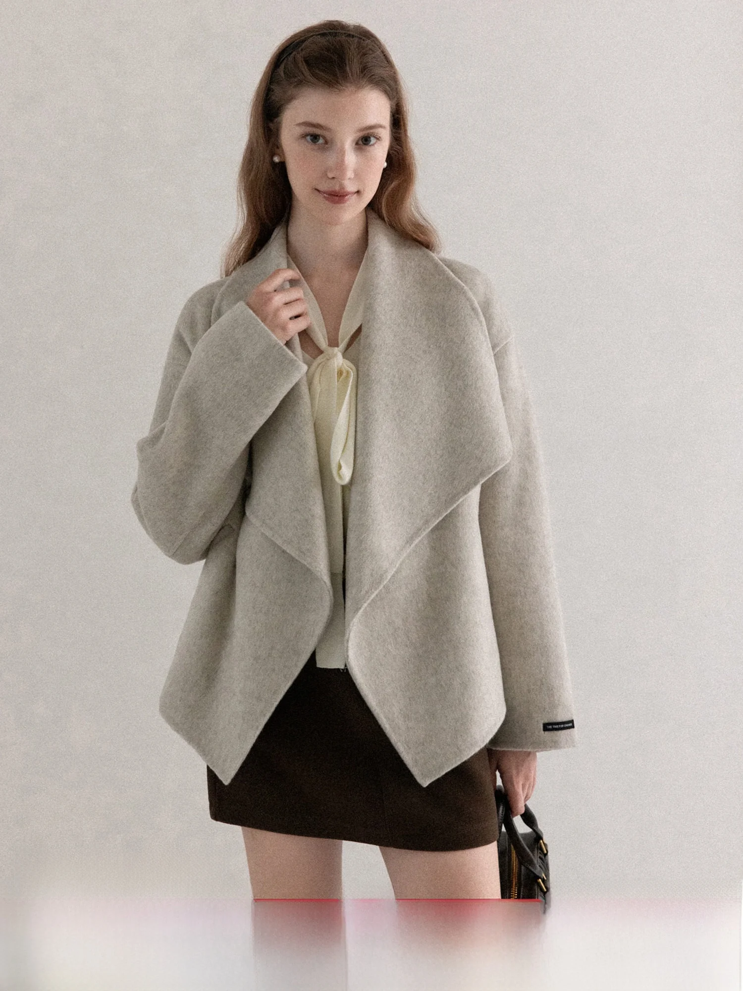 Ретро-корейское шерстяное пальто для женщин, свободное, теплое, осеннее, новинка, Y250x, из смесовой шерсти, с длинными рукавами, на одной пуговице
Ретро-корейское шерстяное пальто для женщин, свободное, теплое, осеннее, новинка, Y250x, из смесовой шерсти, с длинными рукавами, на одной пуговице