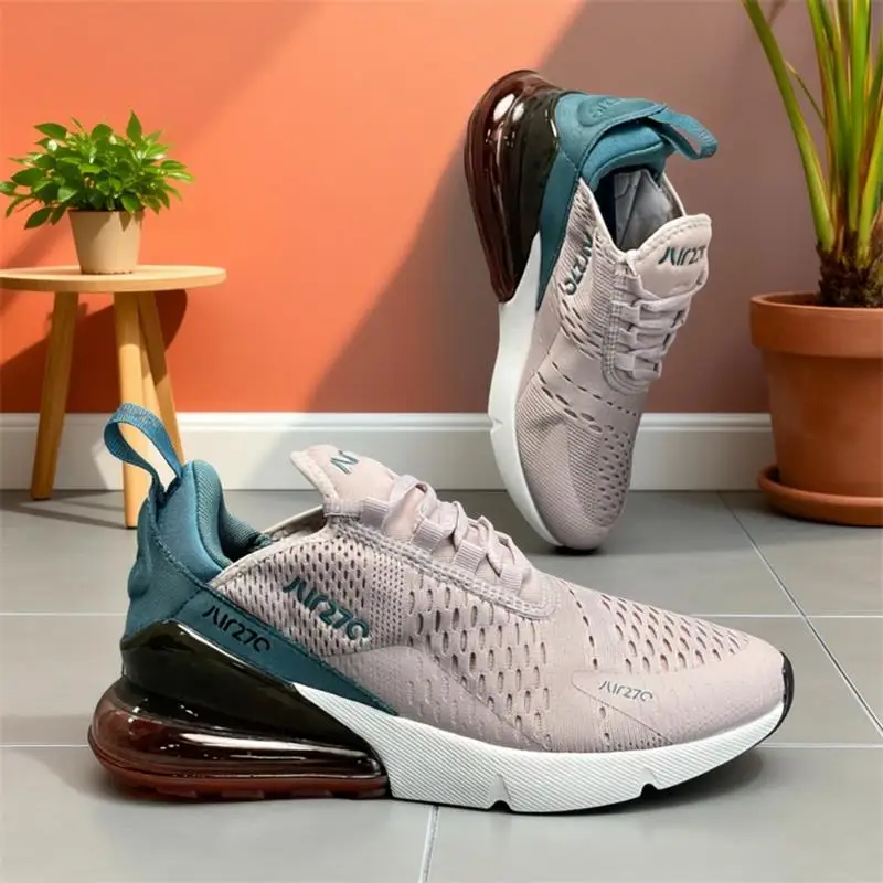 Дышащие повседневные туфли на массивной подошве, с сетчатыми вставками, всесезонные, утепленные.
Дышащие повседневные туфли на массивной подошве, с сетчатыми вставками, всесезонные, утепленные.