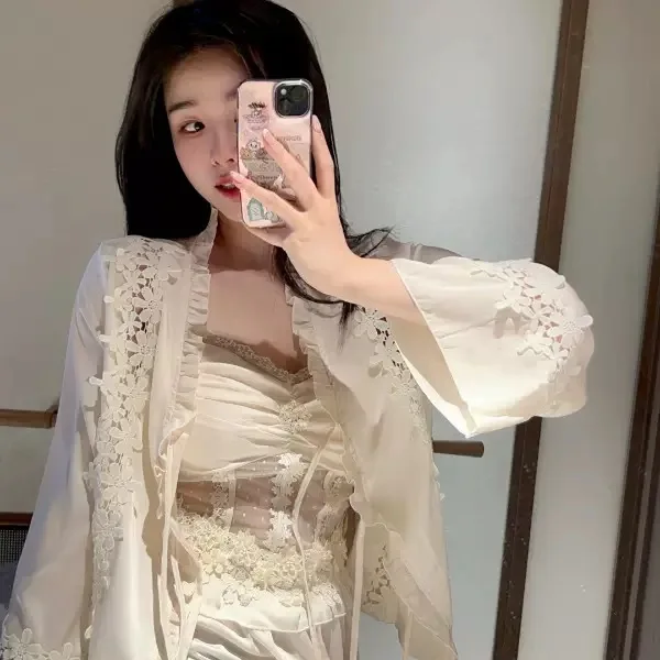 Court Princess Style Pajamas Female Sexy Lace 3PCS Sling+Cardigan+Trouser Pijamas Suit 2025 Spring New Home Clothes Sleepwear
Court Princess Style Pajamas Female Sexy Lace 3PCS Sling+Cardigan+Trouser Pijamas Suit 2025 Spring New Home Clothes Sleepwear