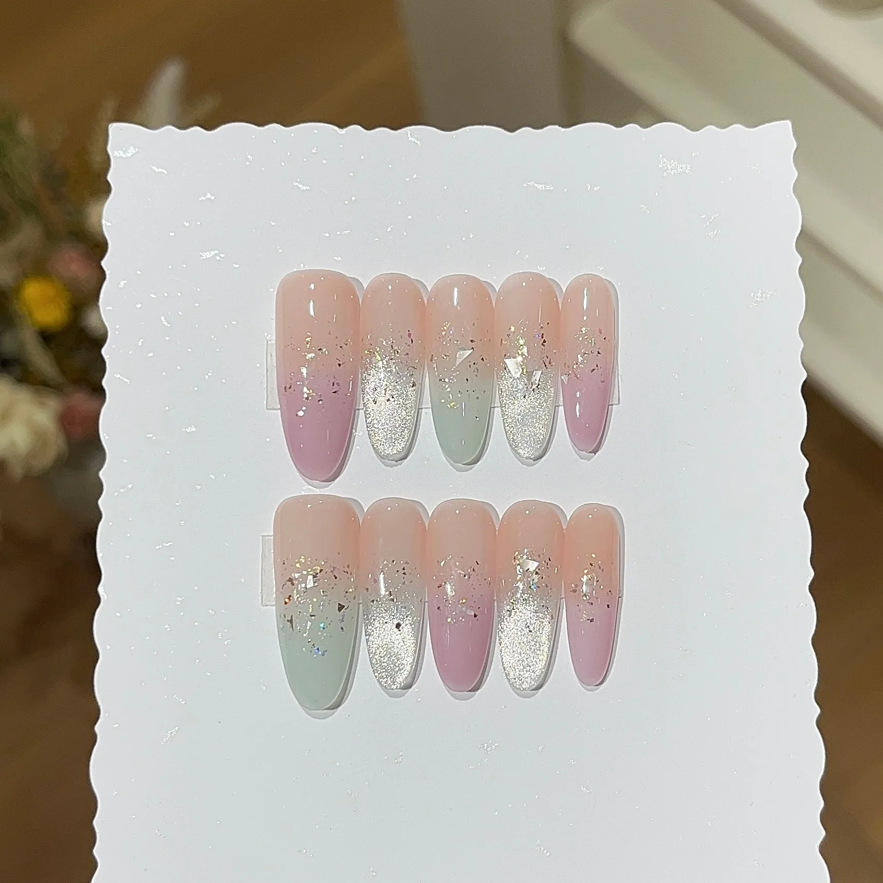 10Pcs Handmade Glossy Oval False Nails Shiny Sequins Cat's Eye Press On Nails Sticker Wearable Full Cover Gradient Pink Green
10Pcs Handmade Glossy Oval False Nails Shiny Sequins Cat's Eye Press On Nails Sticker Wearable Full Cover Gradient Pink Green