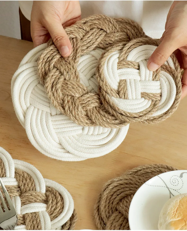Nordic style cotton and linen hand-woven round placemats and coasters, suitable for kitchen use
Nordic style cotton and linen hand-woven round placemats and coasters, suitable for kitchen use