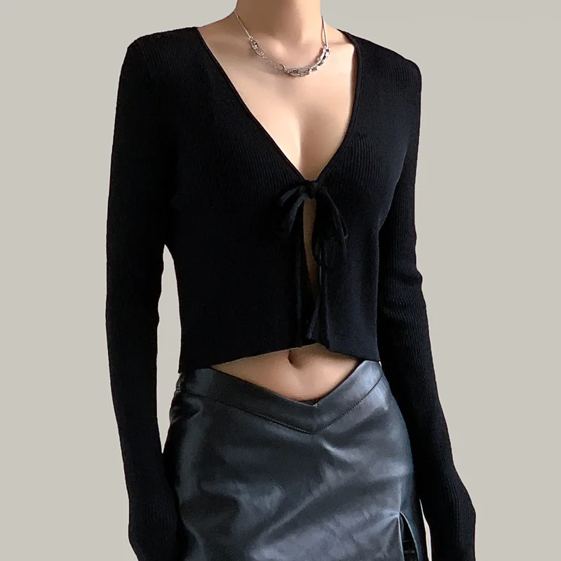 Sexy American Spicy Girl Top Autumn Long Sleeved Short Black Knitted Cardigan Design Sense Women's Knitted Sweater Jacket
Sexy American Spicy Girl Top Autumn Long Sleeved Short Black Knitted Cardigan Design Sense Women's Knitted Sweater Jacket