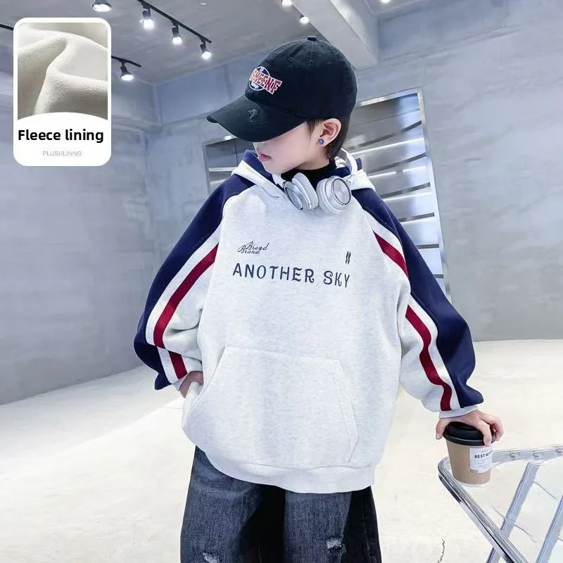 Детская одежда, флисовый свитер для мальчиков, зимняя одежда, новый детский утолщенный интегрированный флисовый топ, универсальный джемпер с капюшоном
Детская одежда, флисовый свитер для мальчиков, зимняя одежда, новый детский утолщенный интегрированный флисовый топ, универсальный джемпер с капюшоном