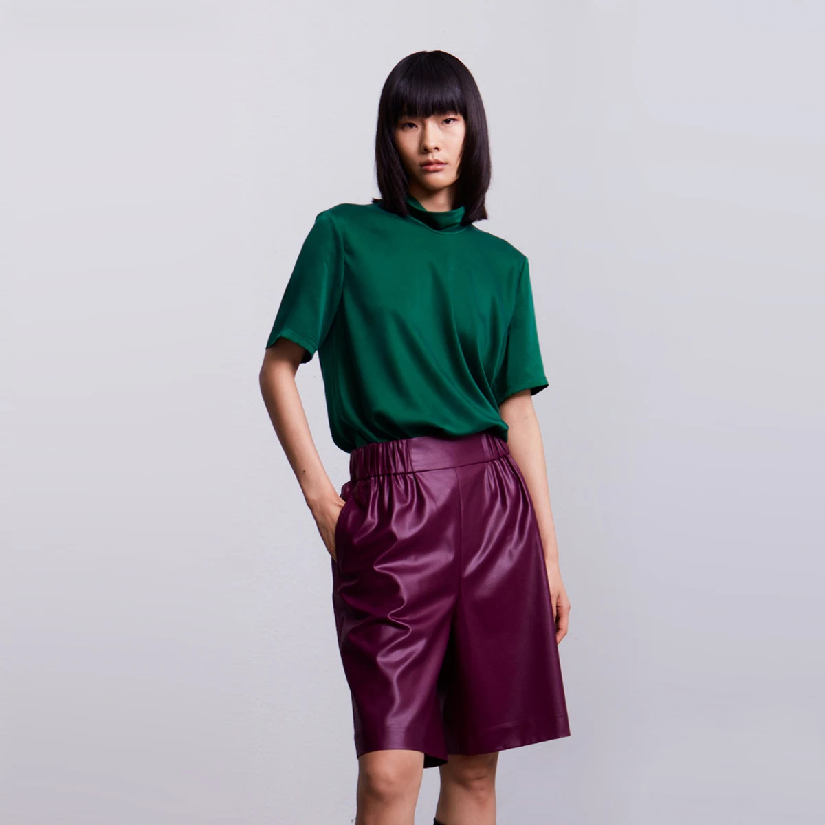 Ultra-Thin Cool Leather-Feel Coated Super Loose Bermuda orts Women's Casual Pants Wide Waisand Slimming Effect
Ultra-Thin Cool Leather-Feel Coated Super Loose Bermuda orts Women's Casual Pants Wide Waisand Slimming Effect