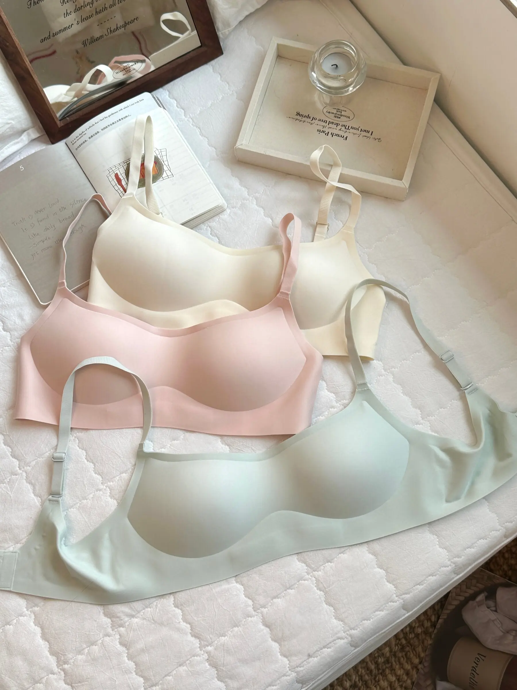 Invisible Low Cut Half Cup Bra Gathered Small Chest Thin Summer Nylon Spandex V Neck Square Neck Low Chest Women's Underwear
Invisible Low Cut Half Cup Bra Gathered Small Chest Thin Summer Nylon Spandex V Neck Square Neck Low Chest Women's Underwear