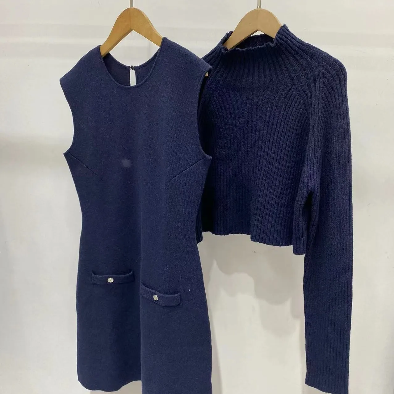 MaSandeM Autumn 2024 Faion Simple ort Knitted Dr Two-Piece Set High Waist A-Line Skirt Long Sve f High Collar
MaSandeM Autumn 2024 Faion Simple ort Knitted Dr Two-Piece Set High Waist A-Line Skirt Long Sve f High Collar