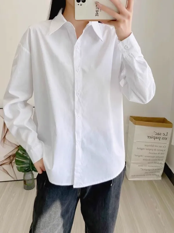 Базовая однотонная белая рубашка: модный дизайн, многослойность, длинный рукав, свободный крой, стиль для повседневной носки, весенняя коллекция, женская мода
Базовая однотонная белая рубашка: модный дизайн, многослойность, длинный рукав, свободный крой, стиль для повседневной носки, весенняя коллекция, женская мода