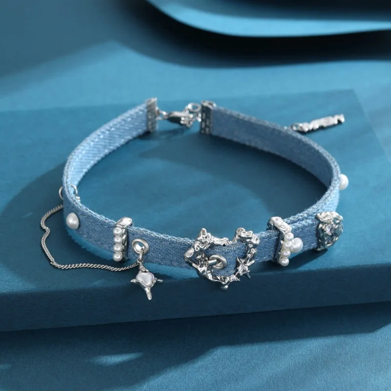A niche design denim series with a high-end heart-shaped necklace and a retro blue collarbone chain for women
A niche design denim series with a high-end heart-shaped necklace and a retro blue collarbone chain for women