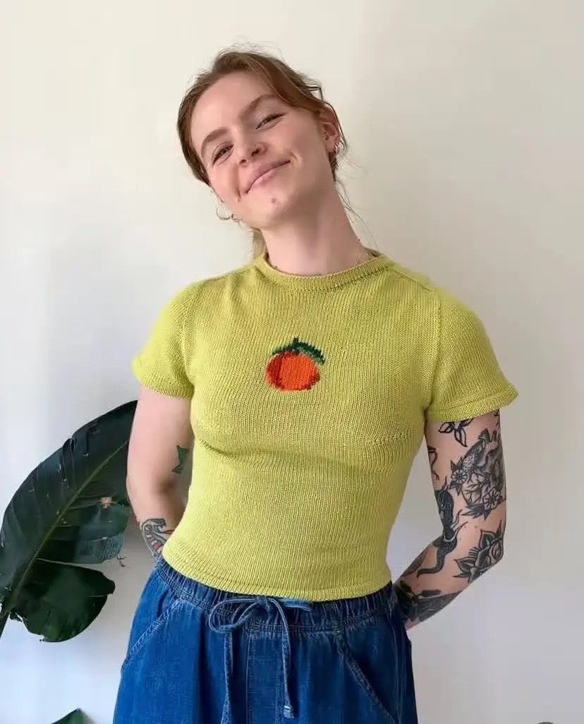 Colorful printed shoulder short sleeved T-shirt for women in summer, slim fit and versatile short top, fashionable
Colorful printed shoulder short sleeved T-shirt for women in summer, slim fit and versatile short top, fashionable