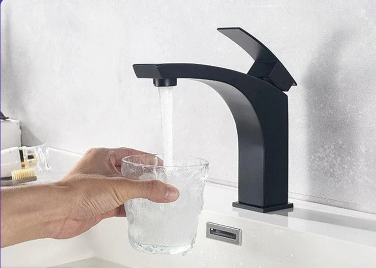 Black 304 stainless steel Scandinavian cold and hot basin washbasin bathroom counter basin washbasin single hole faucet
Black 304 stainless steel Scandinavian cold and hot basin washbasin bathroom counter basin washbasin single hole faucet