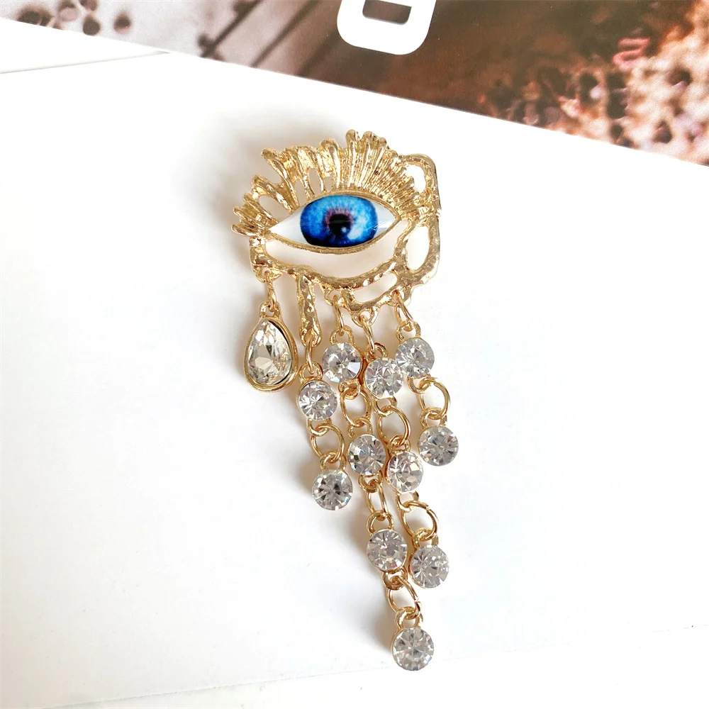 Exaggeration CZ Tassel Crystal Blue Big Eyes Women's Brooch Luxury Zircon Metal Lapel Pins Women Clothing Jewelry Accessories
Exaggeration CZ Tassel Crystal Blue Big Eyes Women's Brooch Luxury Zircon Metal Lapel Pins Women Clothing Jewelry Accessories