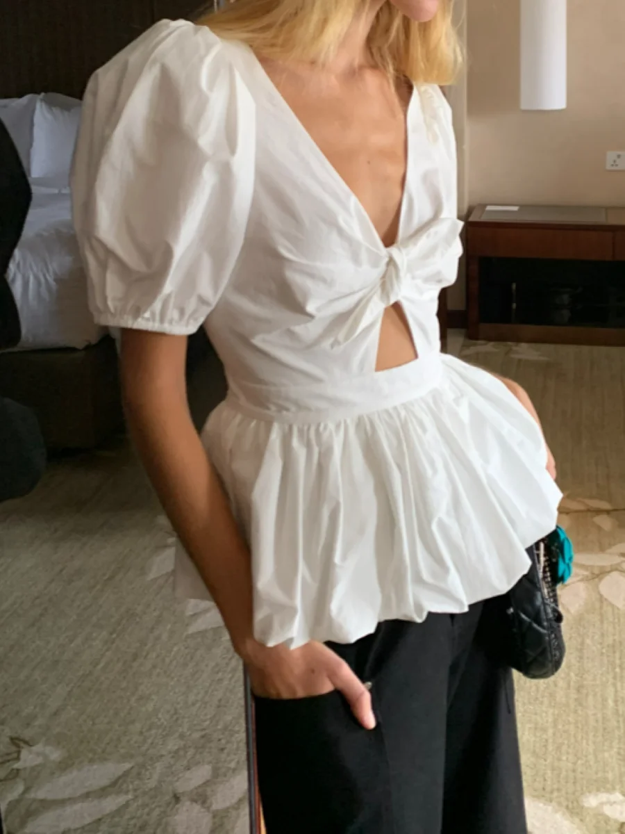 2 Colors Women Knot Design Shirt 2025 New V-Neck Puff Sleeve Casual Female Blouse Tops 
2 Colors Women Knot Design Shirt 2025 New V-Neck Puff Sleeve Casual Female Blouse Tops