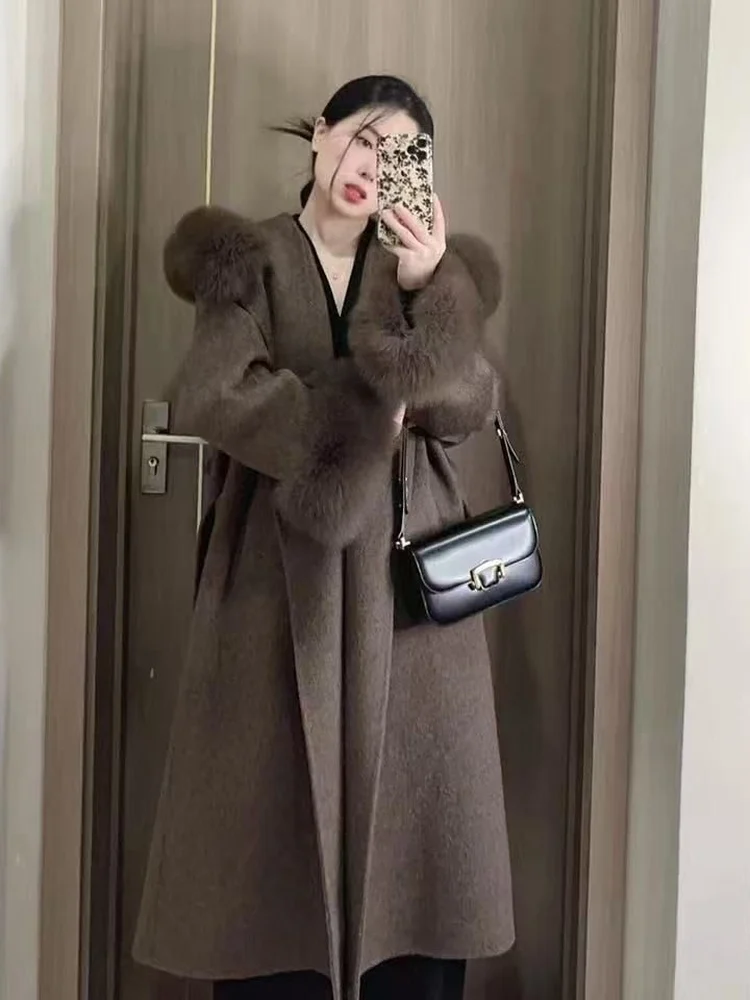 Длинное шерстяное пальто с меховым воротником карамельного цвета для Нового года: модное, женственное, теплое, с гарантией тепла, прямого кроя
Длинное шерстяное пальто с меховым воротником карамельного цвета для Нового года: модное, женственное, теплое, с гарантией тепла, прямого кроя