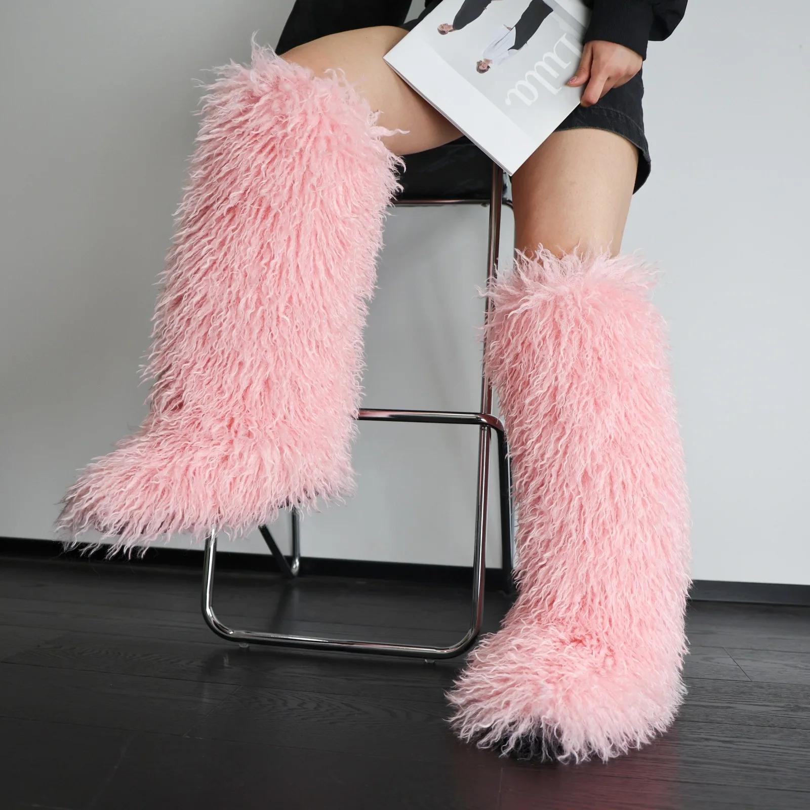 Fluffy Winter Thigh High Boots Ladies Furry Faux Mongolian Fur Long Warm Shoes New Designer 50CM Plush Knee High Fur Boots
Fluffy Winter Thigh High Boots Ladies Furry Faux Mongolian Fur Long Warm Shoes New Designer 50CM Plush Knee High Fur Boots