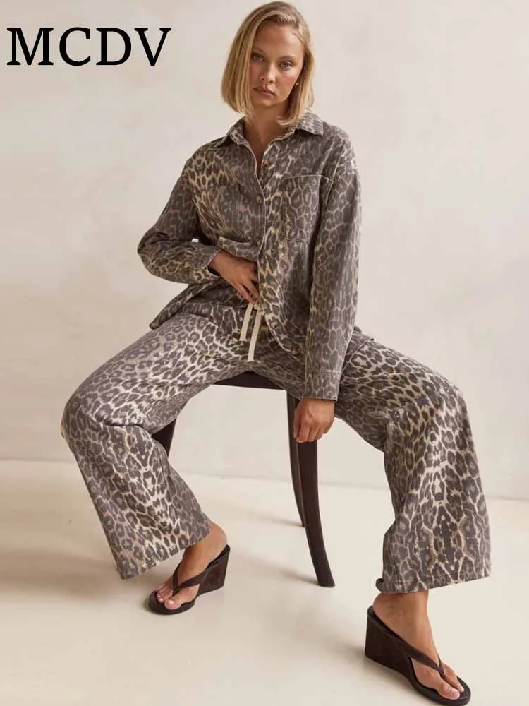 MCDV Винтажный джинсовый комплект из двух предметов с леопардовым принтом, женская осенняя свободная рубашка на пуговицах с лацканами, широкие джинсы со шнуровкой, уличная одежда 2025 г. 
MCDV Винтажный джинсовый комплект из двух предметов с леопардовым принтом, женская осенняя свободная рубашка на пуговицах с лацканами, широкие джинсы со шнуровкой, уличная одежда 2025 г.