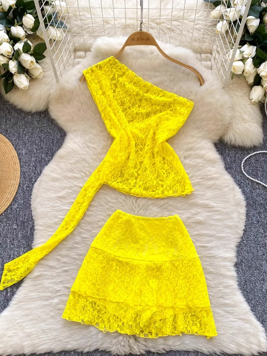 Foamlina Y2K Girl's Fashion Chic Lace Hollow Backless Single Shoulder Top + High Waist Ruffle Trim Mini Skirt Two Piece Set
Foamlina Y2K Girl's Fashion Chic Lace Hollow Backless Single Shoulder Top + High Waist Ruffle Trim Mini Skirt Two Piece Set