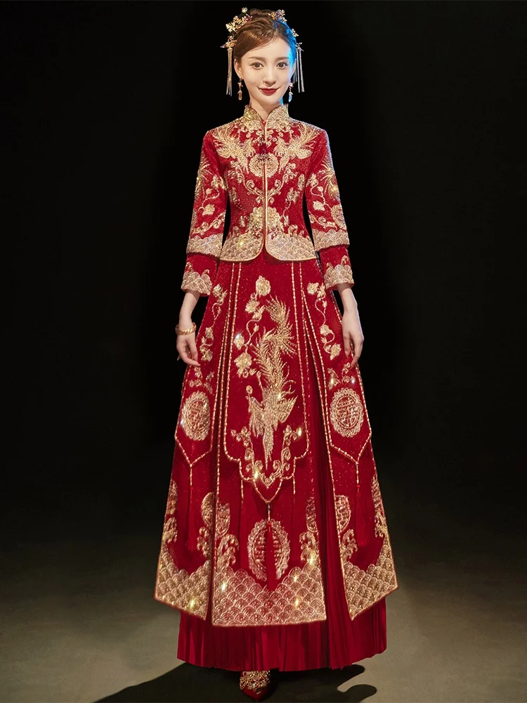 Весна 2025: Новое свадебное платье XiuHui в традиционном китайском стиле, длинное ципао для невест, стройнящее, с богатой вышивкой драконов и фениксов.
Весна 2025: Новое свадебное платье XiuHui в традиционном китайском стиле, длинное ципао для невест, стройнящее, с богатой вышивкой драконов и фениксов.