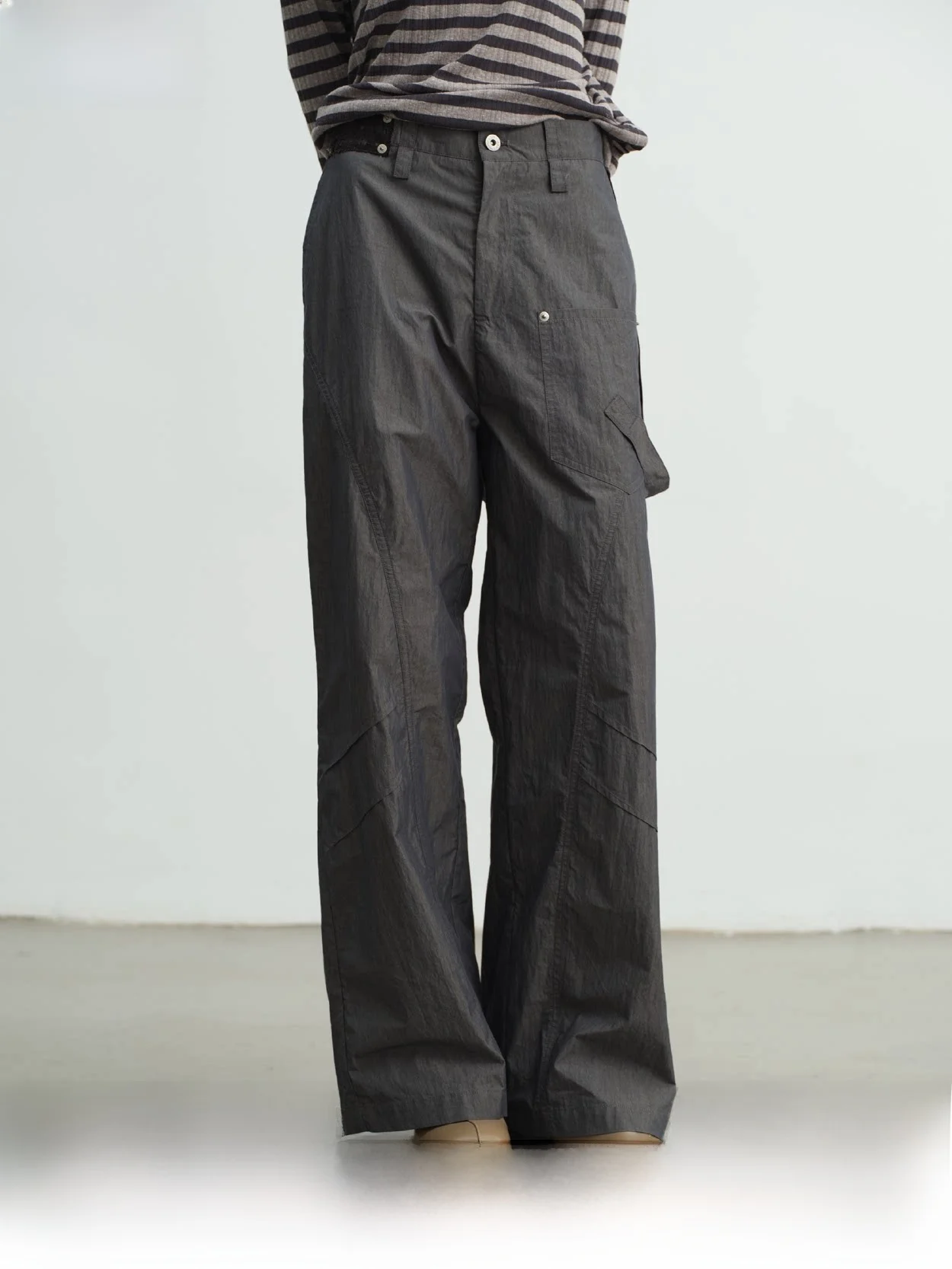 Kalika Sand Wash Texture Multi Pleat Blade Long Pants Casual Style Autumn Fashion Set for Men And Women round Neck Button up
Kalika Sand Wash Texture Multi Pleat Blade Long Pants Casual Style Autumn Fashion Set for Men And Women round Neck Button up
