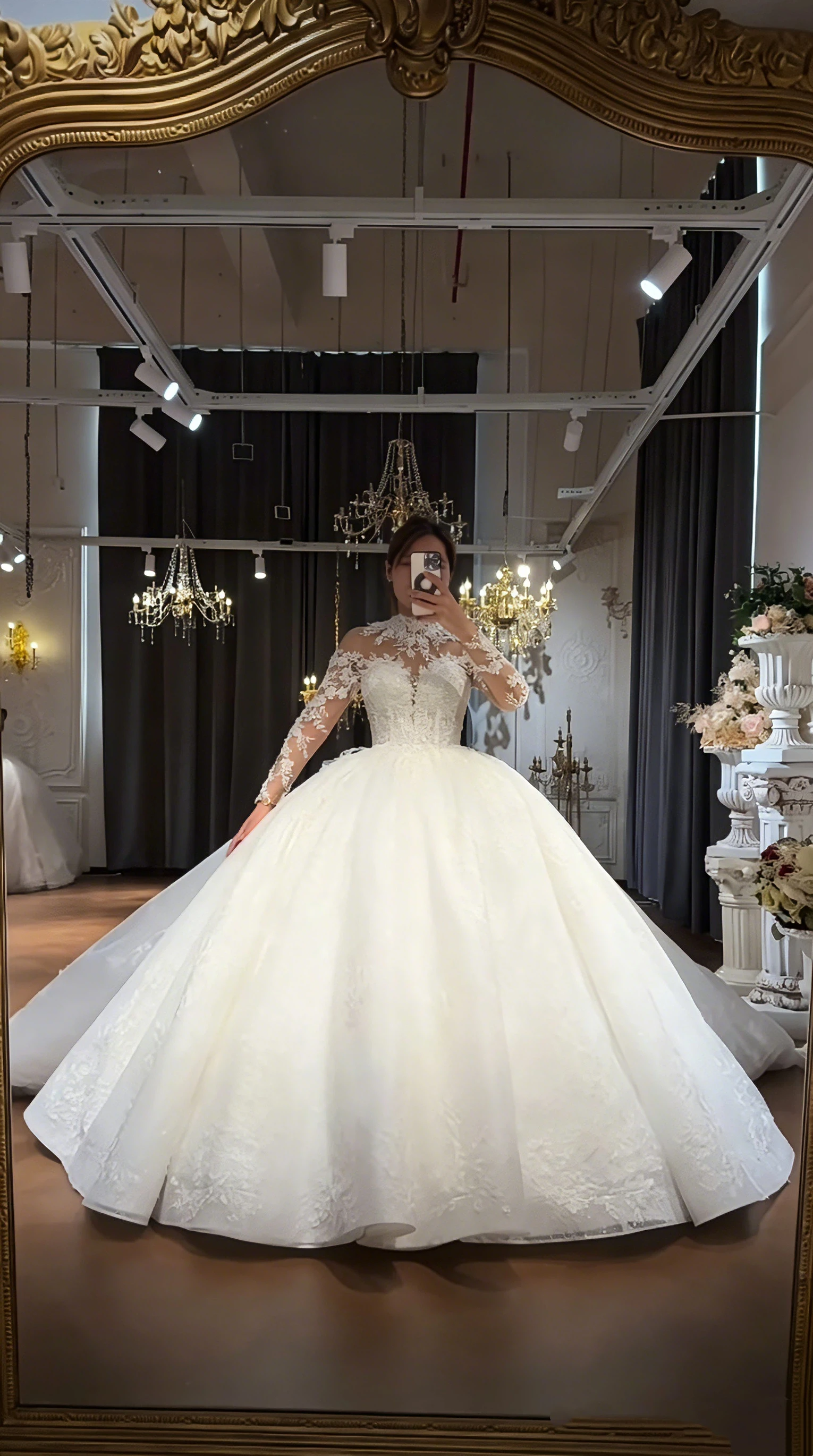 Elegant A-Line Lace Applique Embroidery Wedding Dress Sexy High Neck Transparent Long Sleeved Vestido De Novia Customized
Elegant A-Line Lace Applique Embroidery Wedding Dress Sexy High Neck Transparent Long Sleeved Vestido De Novia Customized