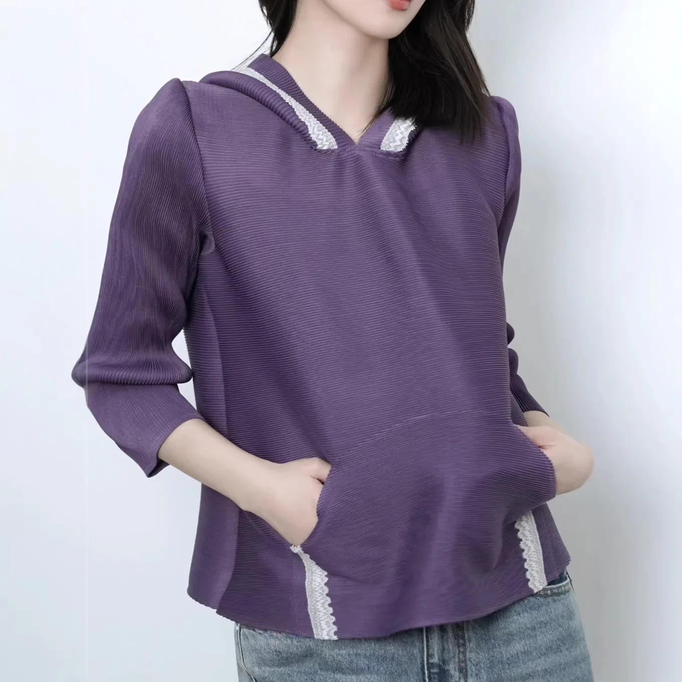 Плиссированный свитер Miyake 2026: Новая коллекция Весна-Лето, свободный крой, с капюшоном, для женщин больших размеров, дизайнерские плиссированные топы, женские модели
Плиссированный свитер Miyake 2026: Новая коллекция Весна-Лето, свободный крой, с капюшоном, для женщин больших размеров, дизайнерские плиссированные топы, женские модели