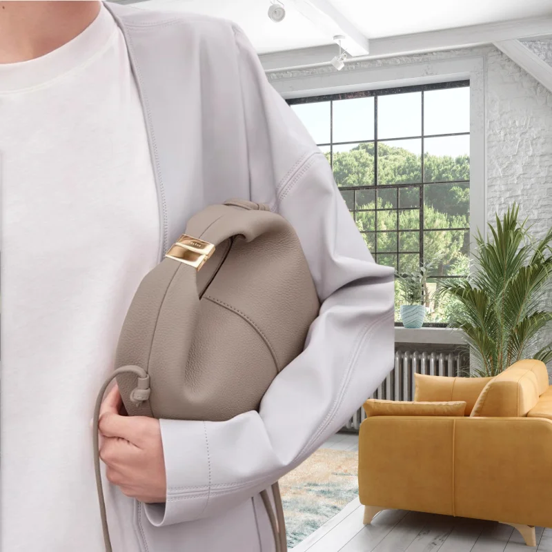 Bento bag, women's bag, French niche cowhide single shoulder crossbody commuting hand-held dumpling bag
Bento bag, women's bag, French niche cowhide single shoulder crossbody commuting hand-held dumpling bag