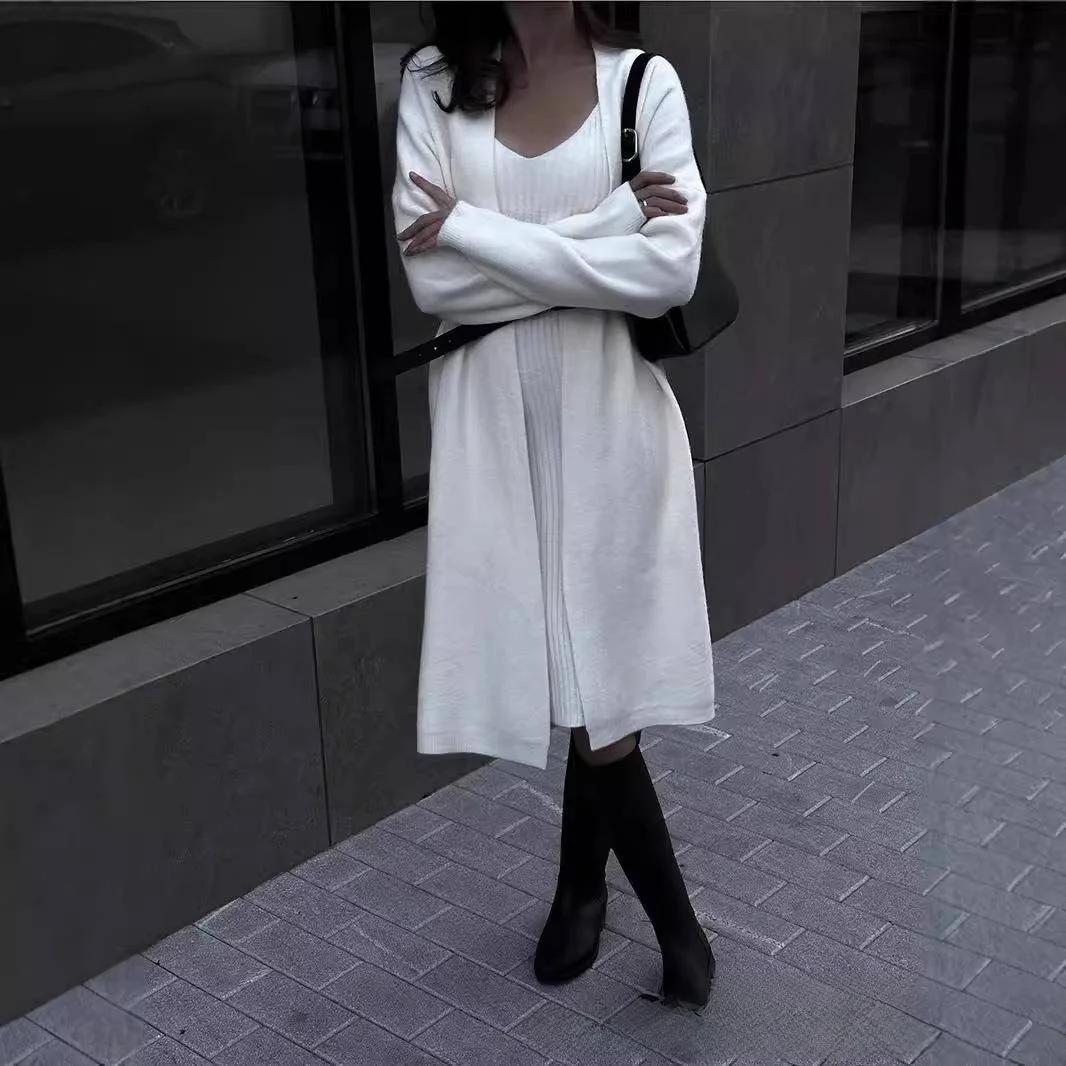 Elegant Knitted Set V-Neck Sweater Dress Long Sleeve Pure Color Winter Fashion Women's Ensemble Cross-Border Hot Sale
Elegant Knitted Set V-Neck Sweater Dress Long Sleeve Pure Color Winter Fashion Women's Ensemble Cross-Border Hot Sale