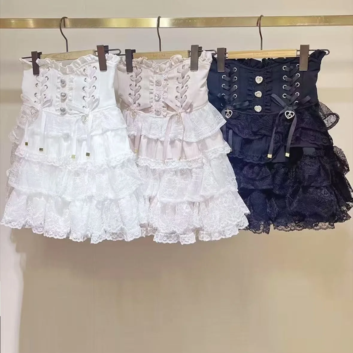 Японская милая мини-юбка в стиле Лолиты, женская элегантная кружевная повязка в стиле ретро, вечерние юбки-торты, женские готические юбки Y2k с металлической пряжкой
Японская милая мини-юбка в стиле Лолиты, женская элегантная кружевная повязка в стиле ретро, вечерние юбки-торты, женские готические юбки Y2k с металлической пряжкой
