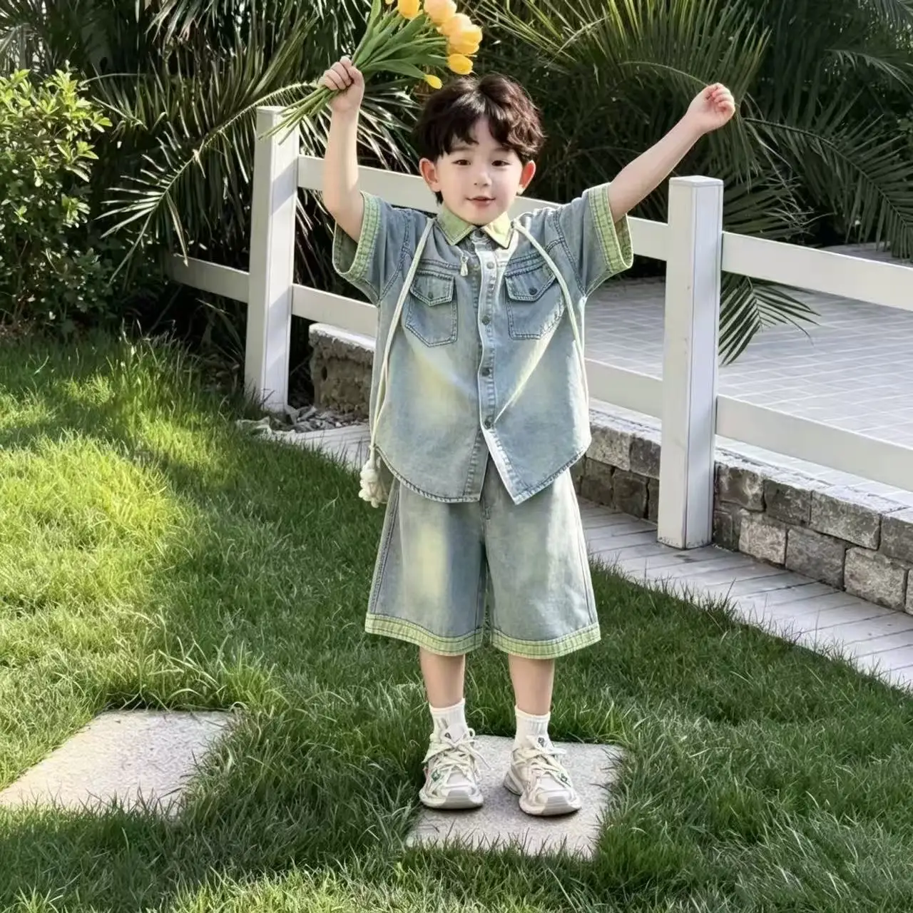 Children's Summer Set 2026 New Fashionable Cool Handsome Thin Denim Short Sleeve Boys' Loose Shorts Two Piece Set 90-150cm
Children's Summer Set 2026 New Fashionable Cool Handsome Thin Denim Short Sleeve Boys' Loose Shorts Two Piece Set 90-150cm