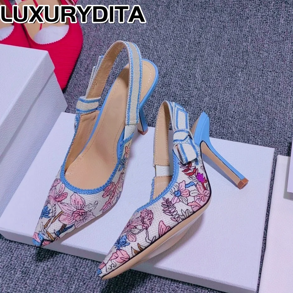 Top Quality Luxury Womens Sandal Casual Lace Flat Fashion Embroidered Muller Shoes Designer Silk Leather Soled High Heel 0528
Top Quality Luxury Womens Sandal Casual Lace Flat Fashion Embroidered Muller Shoes Designer Silk Leather Soled High Heel 0528