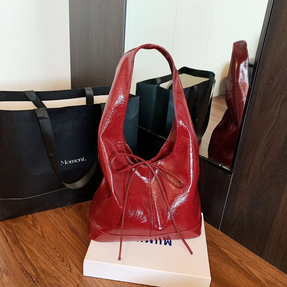 New Deisgn Oil Wax Leather Tote Bag Large Capacity Korean Style Bow Bucket Bag Sweet Solid Color Commuting Shoulder Bag Girls
New Deisgn Oil Wax Leather Tote Bag Large Capacity Korean Style Bow Bucket Bag Sweet Solid Color Commuting Shoulder Bag Girls