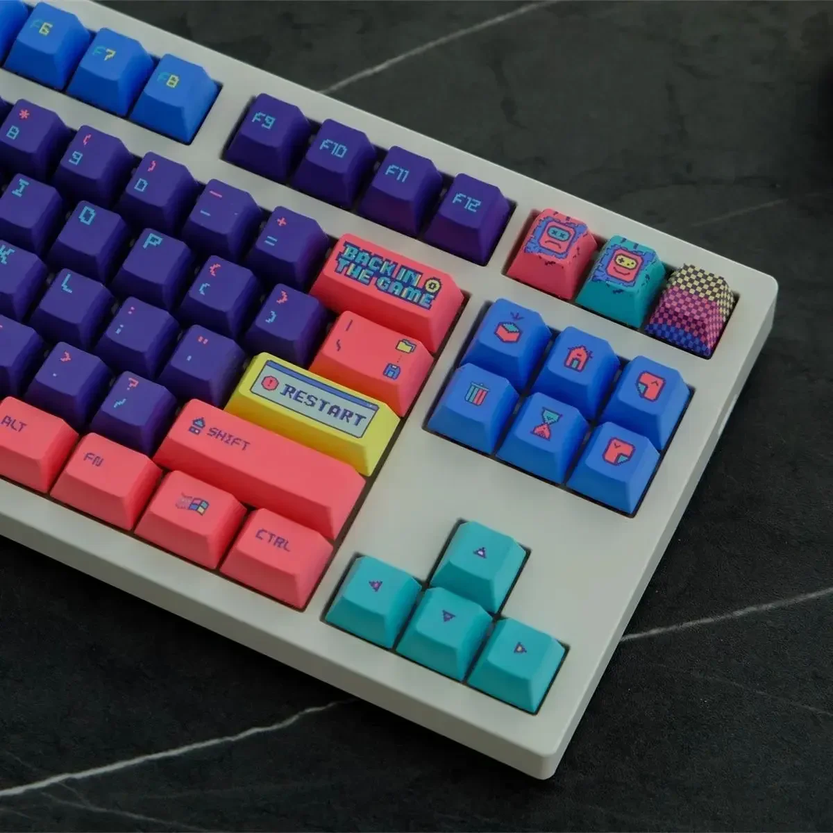 Back to the game, keycaps 129 keys PBT original height, sublimation, mechanical keyboard application, customization
Back to the game, keycaps 129 keys PBT original height, sublimation, mechanical keyboard application, customization