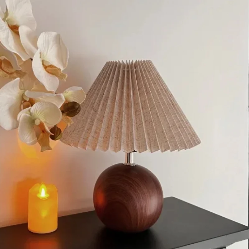 Medieval Desk Lamp Bedroom Pleated Retro Ceramic Study Room Night Light Romantic Desktop Atmosphere Light Home Decorations
Medieval Desk Lamp Bedroom Pleated Retro Ceramic Study Room Night Light Romantic Desktop Atmosphere Light Home Decorations