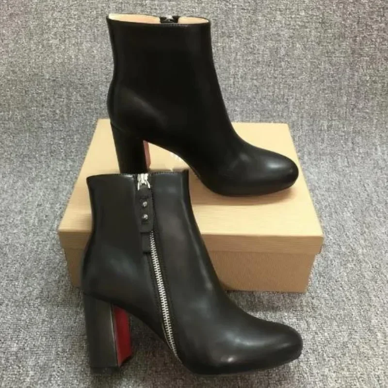 Luxury Hop Quality Black Ankle Boots Designer Shiny Red Bottoms Women High Heels NEW Round Toe Thick Heel Pumps Large 43 7CM
Luxury Hop Quality Black Ankle Boots Designer Shiny Red Bottoms Women High Heels NEW Round Toe Thick Heel Pumps Large 43 7CM