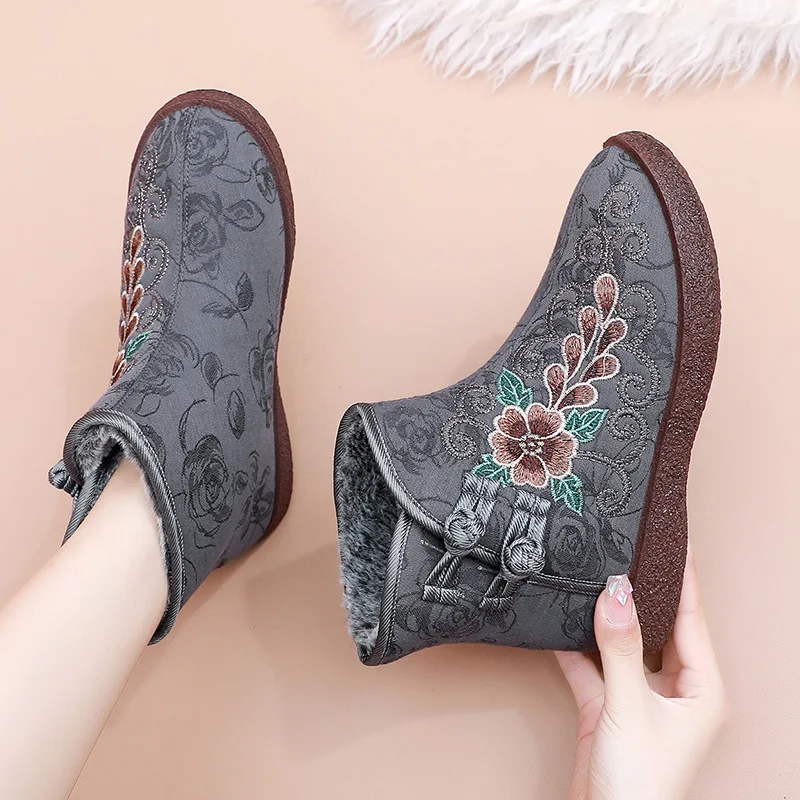 New Style Old Beijing Cotton Shoes for Women, Fleece-Lined and Thickened, Comfortable and Warm Shoes for Mothers, Soft Sole, Eld
New Style Old Beijing Cotton Shoes for Women, Fleece-Lined and Thickened, Comfortable and Warm Shoes for Mothers, Soft Sole, Eld
