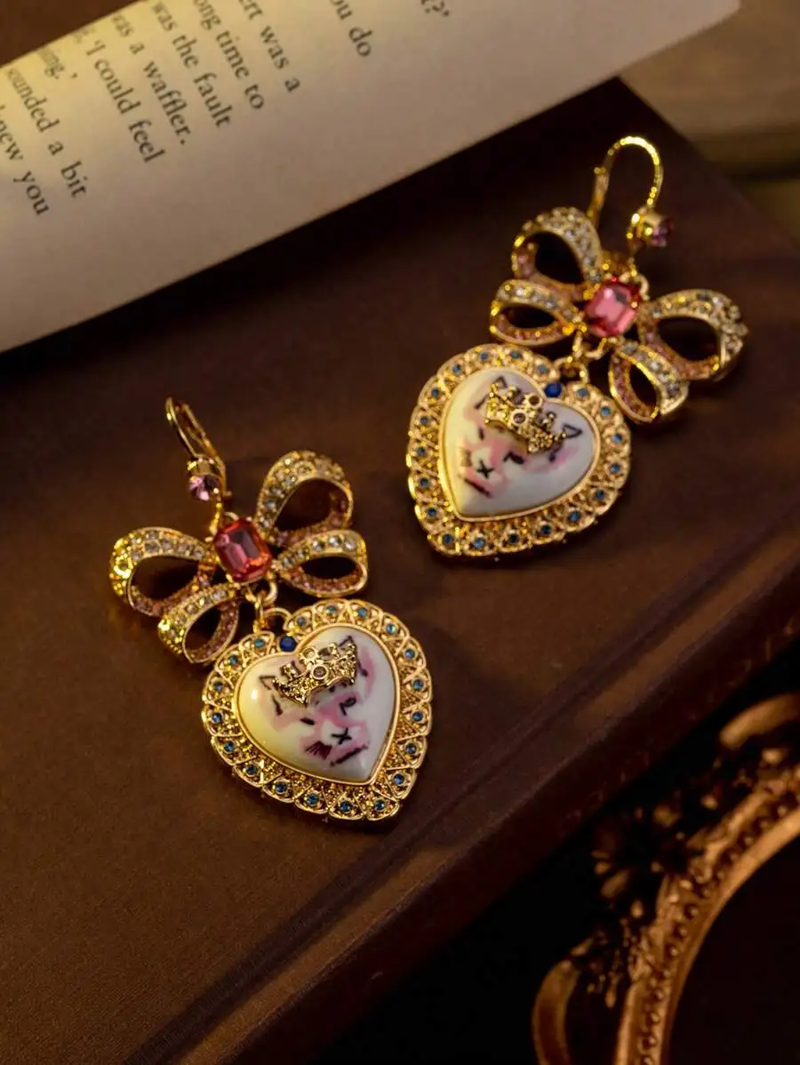 Vintage Pink Heart Cat Drop Earrings With Bow Design For Women Romantic Gift
Vintage Pink Heart Cat Drop Earrings With Bow Design For Women Romantic Gift