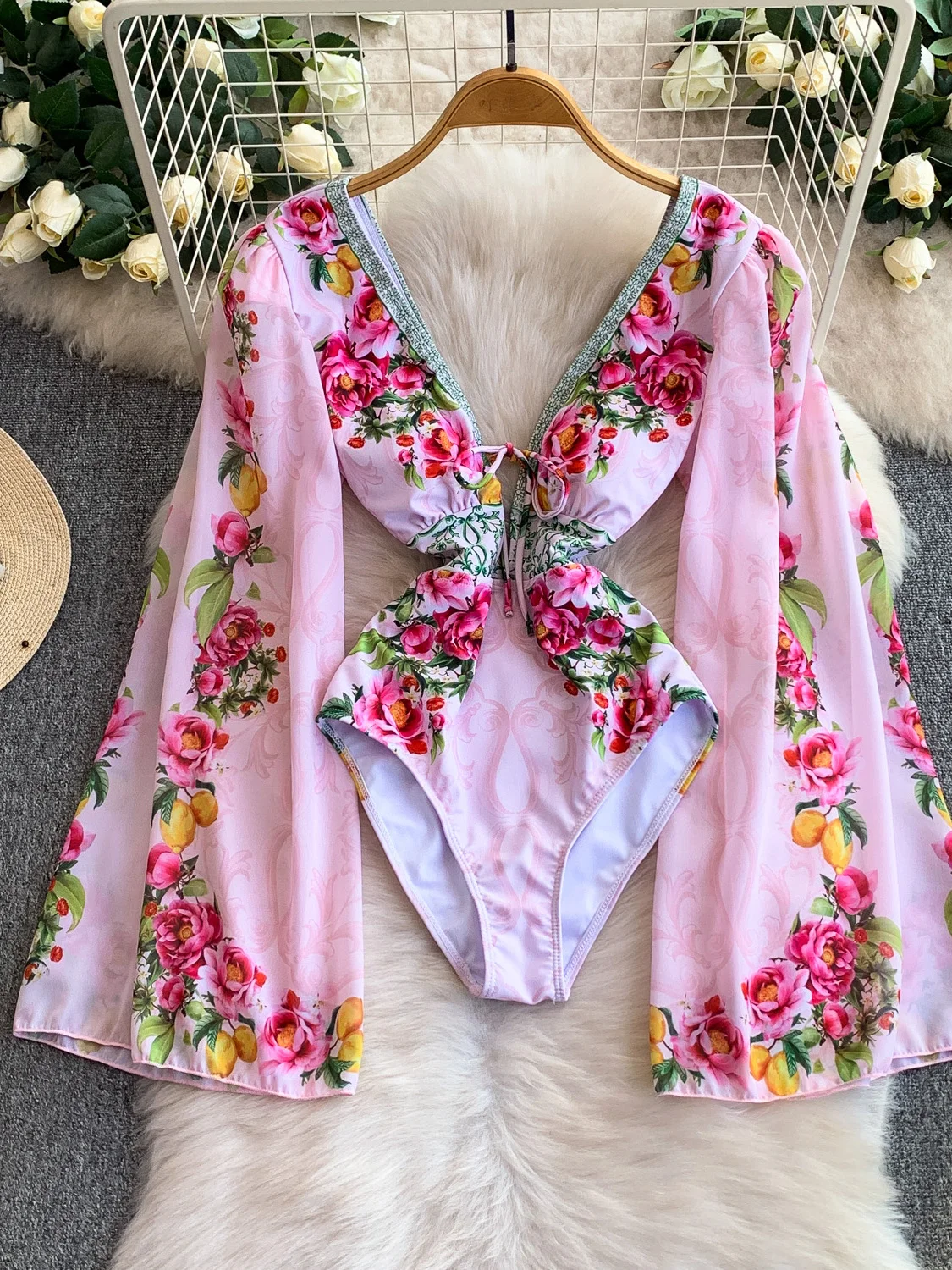 Сексуальный женский слитный купальник с V-образным вырезом, на бретельках, с длинными рукавами, с принтом, с эффектом утяжки талии, с высокой талией, для повседневной носки
Сексуальный женский слитный купальник с V-образным вырезом, на бретельках, с длинными рукавами, с принтом, с эффектом утяжки талии, с высокой талией, для повседневной носки