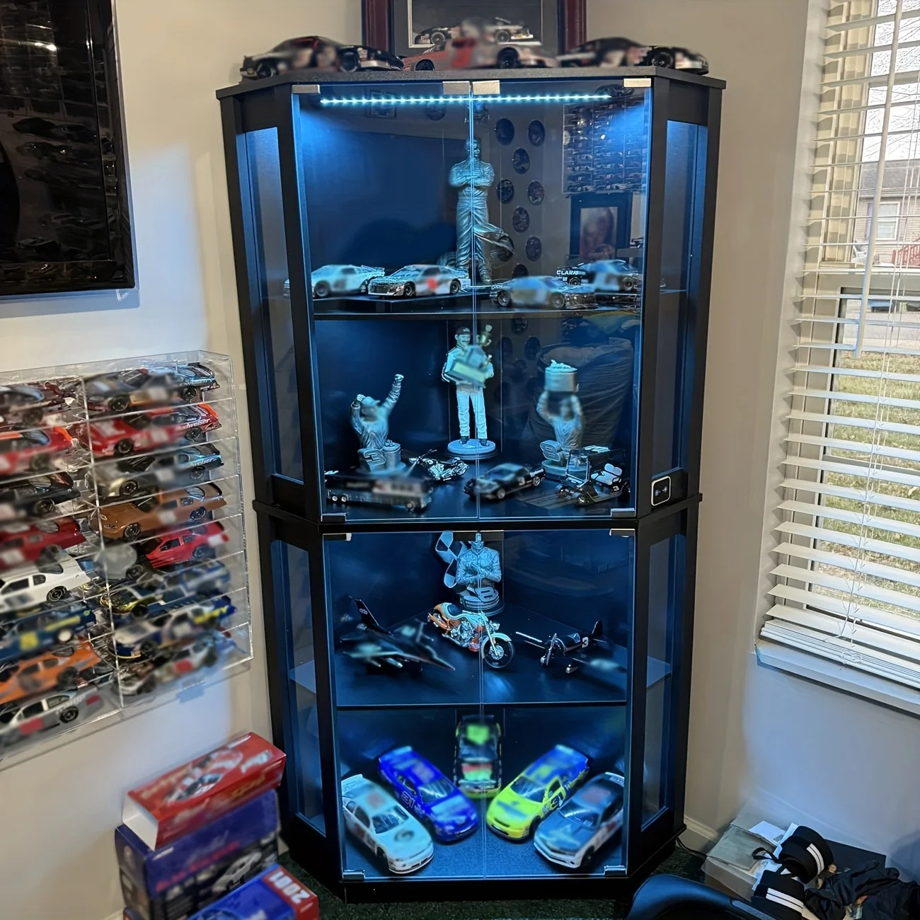 Glass Corner Display Case, Collectible Display Case with 3-color LED Lights, 4-layer Large-capacity Storage Display Case, Toy An
Glass Corner Display Case, Collectible Display Case with 3-color LED Lights, 4-layer Large-capacity Storage Display Case, Toy An