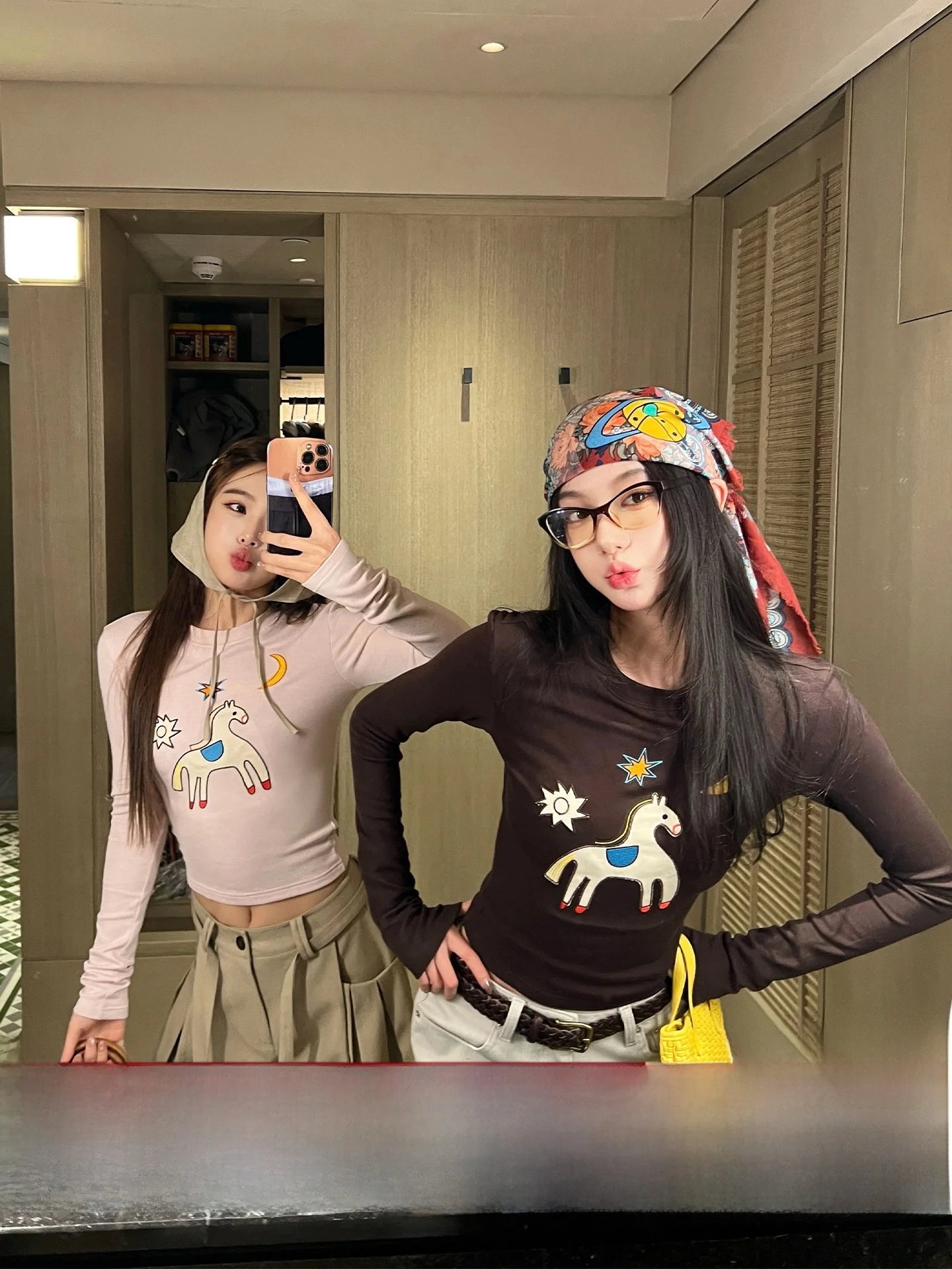 Женская шерстяная футболка с вышивкой Ele от OuYang Little BAOli, винтажная, для повседневной носки, свободного кроя, с круглым вырезом
Женская шерстяная футболка с вышивкой Ele от OuYang Little BAOli, винтажная, для повседневной носки, свободного кроя, с круглым вырезом