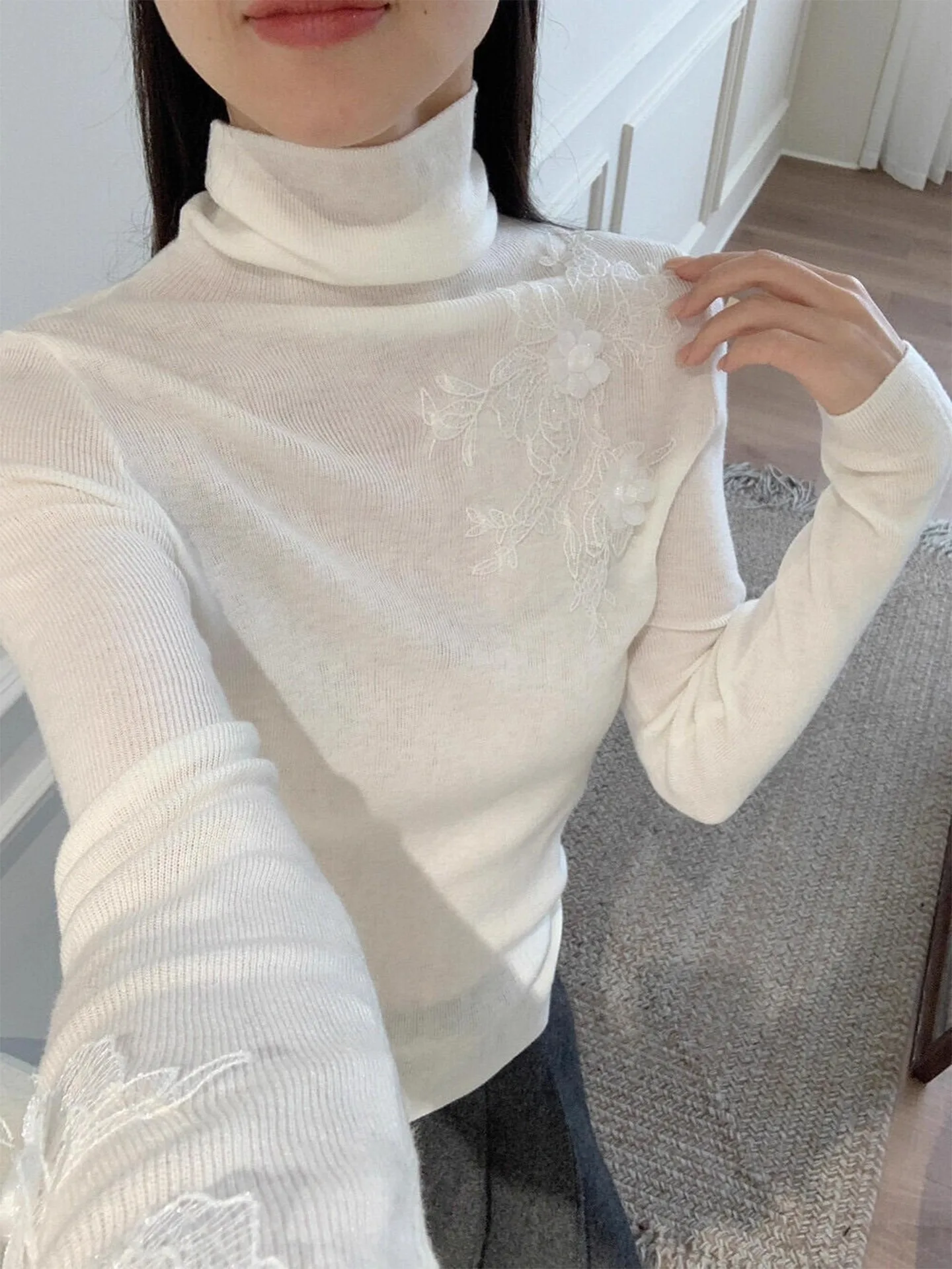 Белый кружевной вязаный свитер с высоким воротником и цветочным принтом, женский осенне-зимний роскошный топ Sensation, французский облегающий свитер
Белый кружевной вязаный свитер с высоким воротником и цветочным принтом, женский осенне-зимний роскошный топ Sensation, французский облегающий свитер