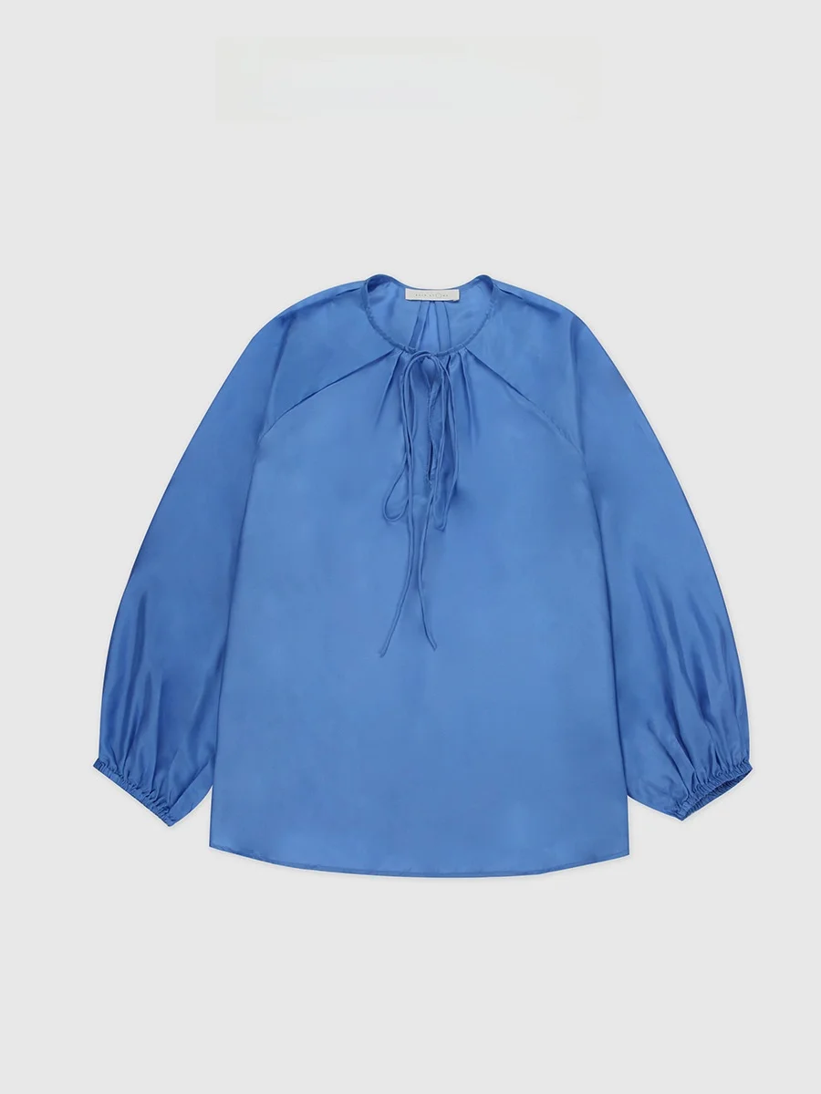 Silk Blue V-ne oulder-baring Top with Rope Tie Loose Fit Women's irt Baatone Brand Summer Collection Chinese Origin
Silk Blue V-ne oulder-baring Top with Rope Tie Loose Fit Women's irt Baatone Brand Summer Collection Chinese Origin