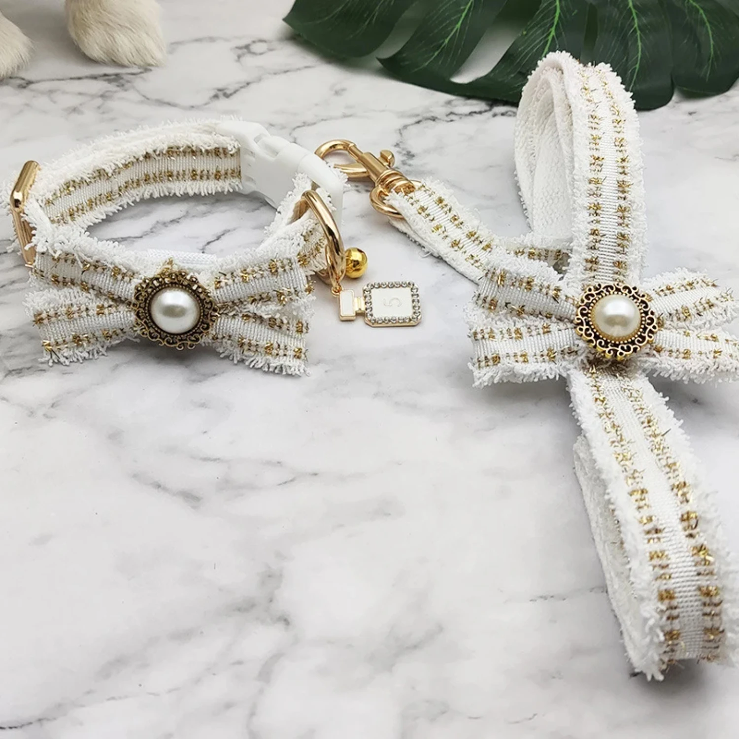 Lace Dog Leash Collar Set Vintage Bowknot Pearl Bells Girl Dog Adjustable Collar Small Medium Dogs Puppy Collar Pet Supplies
Lace Dog Leash Collar Set Vintage Bowknot Pearl Bells Girl Dog Adjustable Collar Small Medium Dogs Puppy Collar Pet Supplies