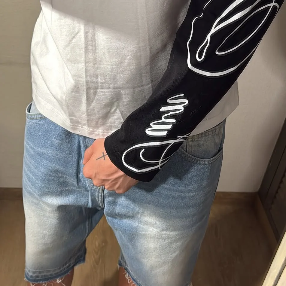 Новые зимние мужские и женские свободные повседневные топы с принтом американских букв на футболках и лоскуткой с длинными рукавами.
Новые зимние мужские и женские свободные повседневные топы с принтом американских букв на футболках и лоскуткой с длинными рукавами.