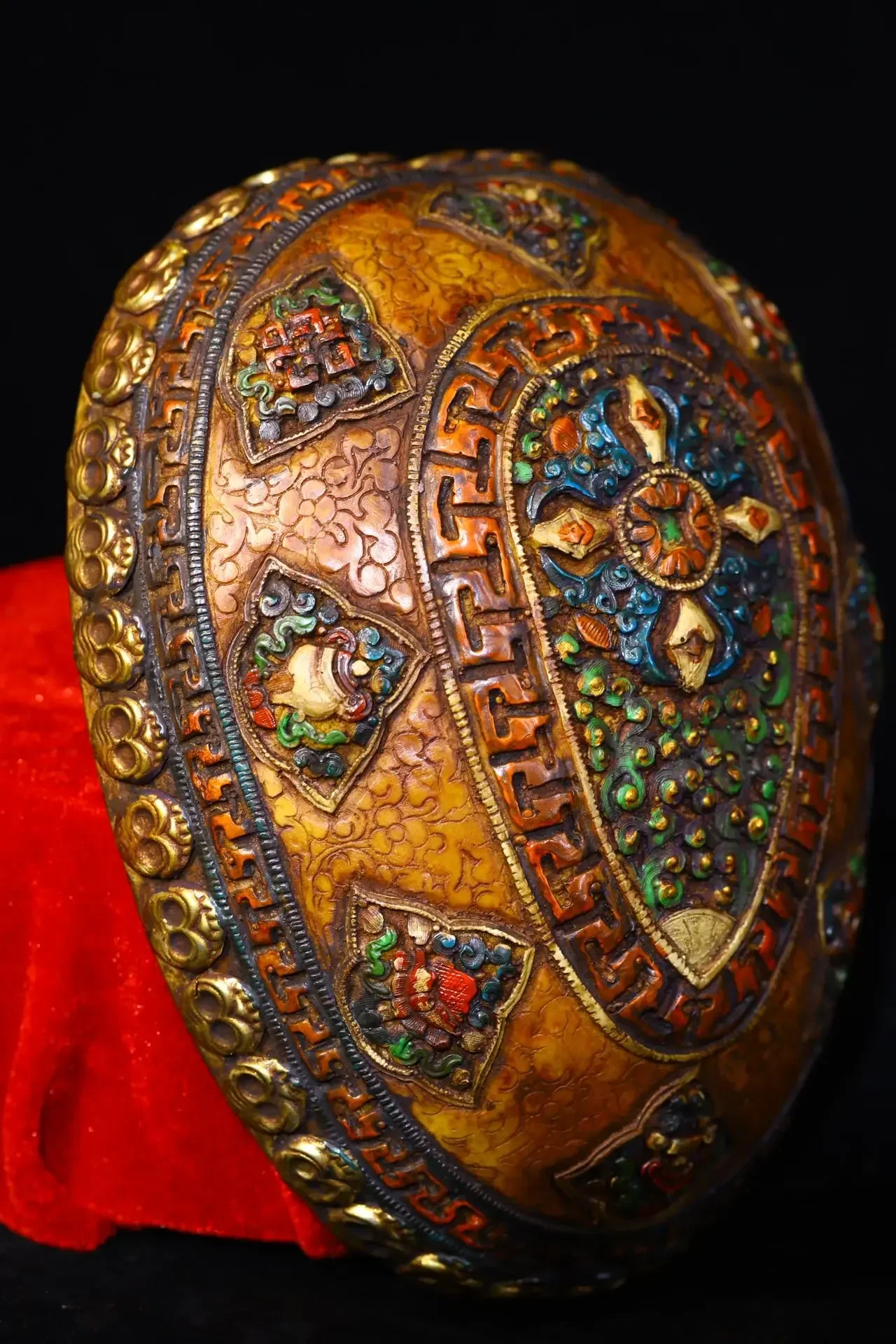 7"Tibetan Temple Collection Old Gabala Bowl Mosaic Gem Skull Head Eight Treasures Buddha flower Bowl Kapala Skull Cup Amulet
7"Tibetan Temple Collection Old Gabala Bowl Mosaic Gem Skull Head Eight Treasures Buddha flower Bowl Kapala Skull Cup Amulet