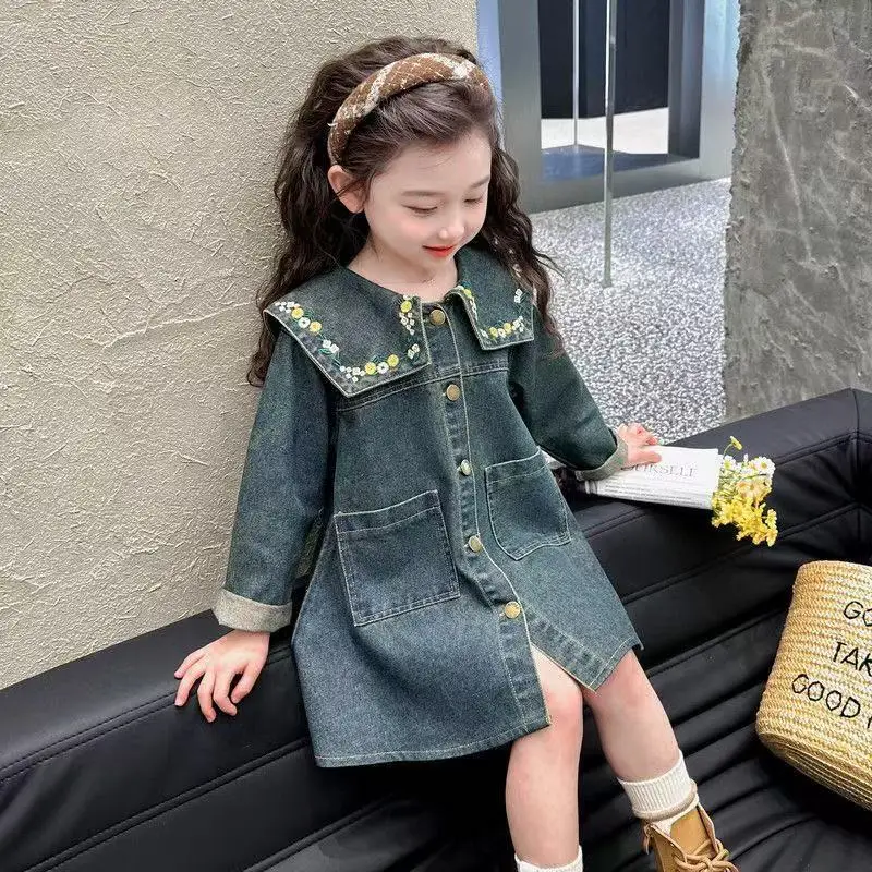 Girls' Denim Dress Spring and Autumn Korean Retro Blue Long Sleeved A-line Dress Girls' Embroidered Dress
Girls' Denim Dress Spring and Autumn Korean Retro Blue Long Sleeved A-line Dress Girls' Embroidered Dress
