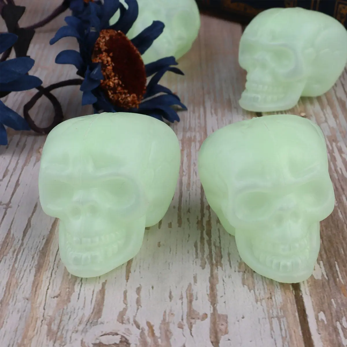 20Pcs Halloween Luminous Skull Glow-in-The-Dark Party Props Horror Theme Decoration Green for Kids Party Supplies
20Pcs Halloween Luminous Skull Glow-in-The-Dark Party Props Horror Theme Decoration Green for Kids Party Supplies